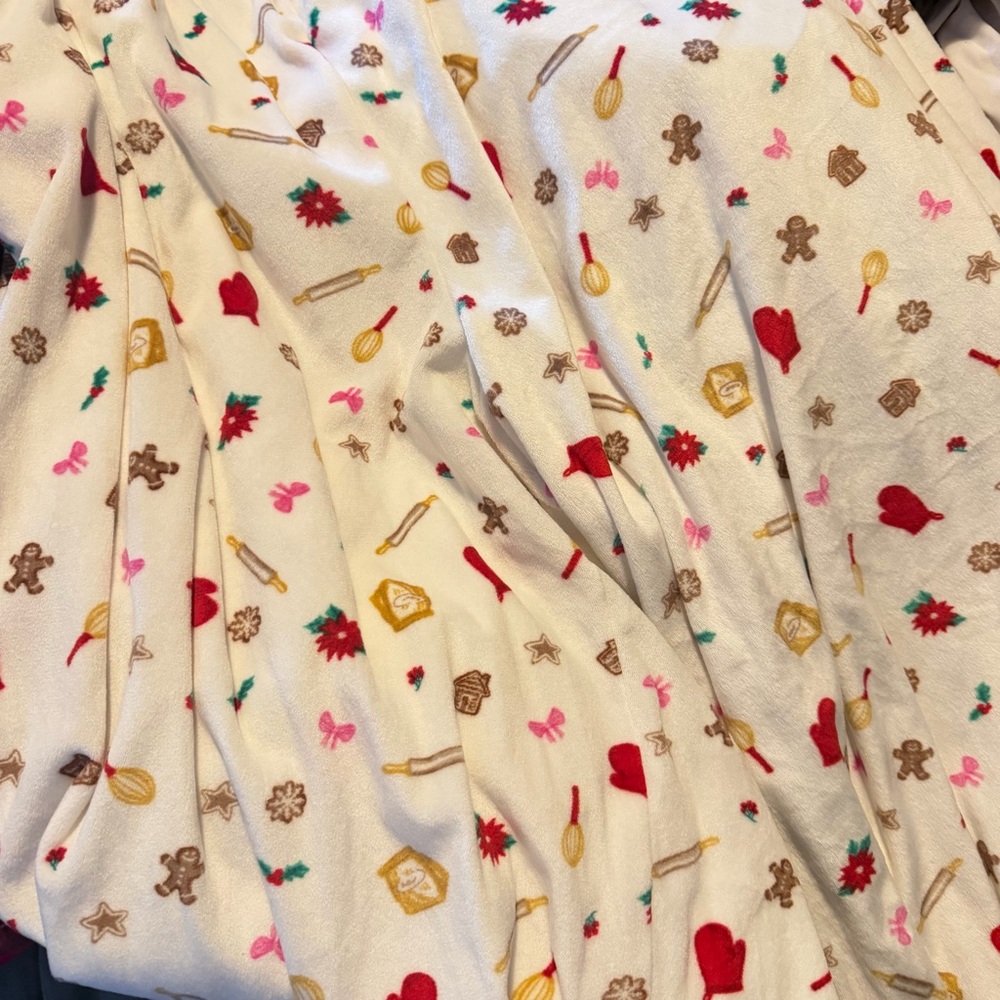 Women's Cream Holiday Print Plush Pajama Set